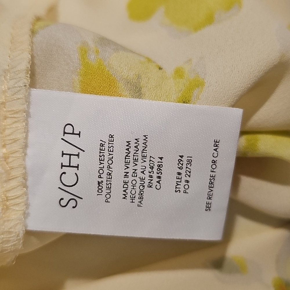 Cabi Go-to-blouse Spring 2023 flower floral light pastel muted yellow Sz S EUC - Picture 14 of 14